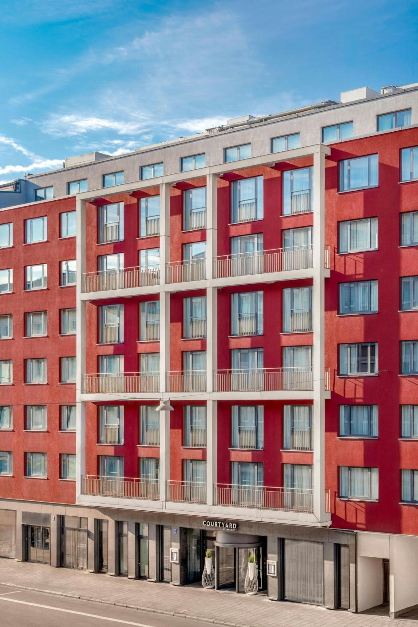 Courtyard By Marriott Center 4* München