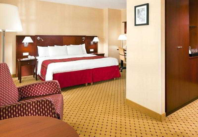 Courtyard By Marriott Center Hotel München